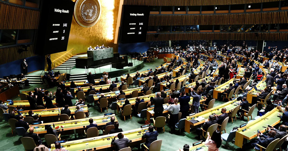 ロシアを非難し、ウクライナからの無条件での即時撤退を求める決議案を賛成多数で採択した国連総会の緊急特別会合