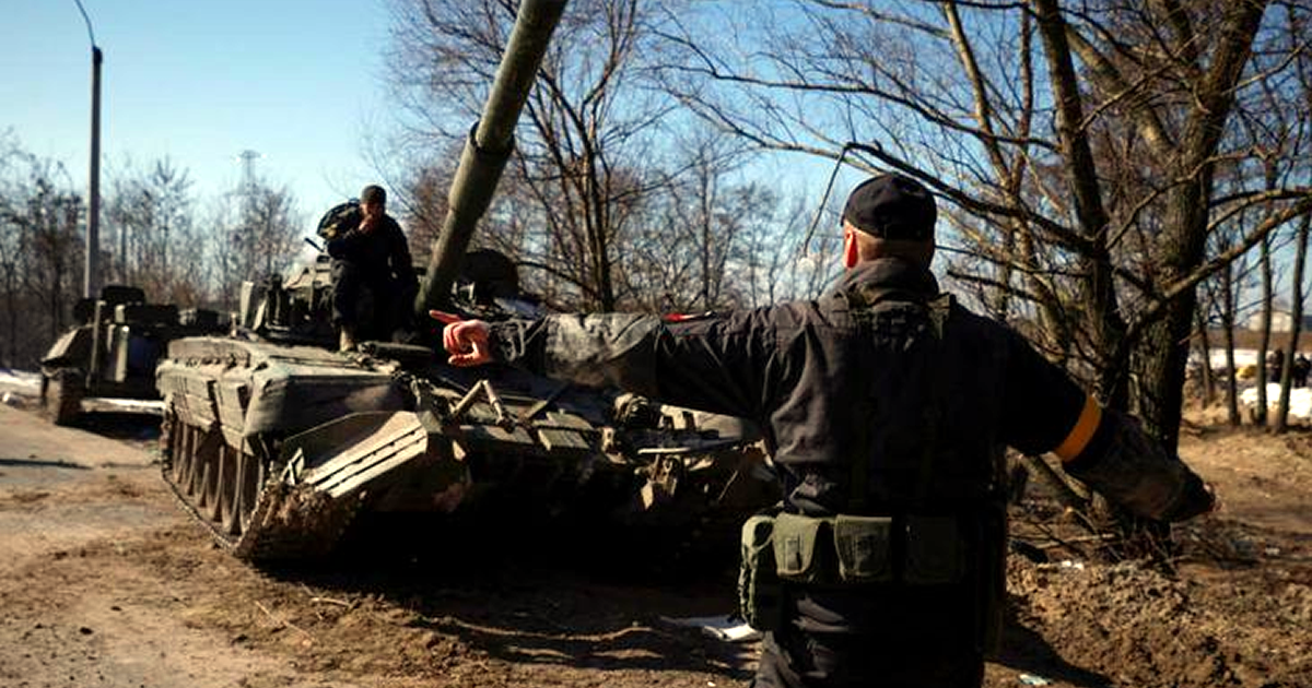 キエフ近郊で、ロシア軍の戦車を捕獲したウクライナ兵
