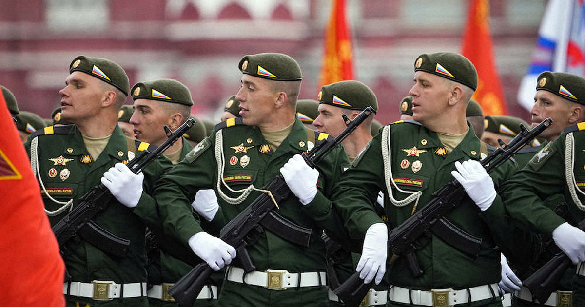 戦勝記念日の式典でのロシアの兵士