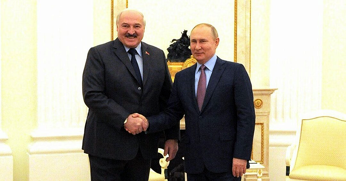 ベラルーシのルカシェンコ大統領（左）とロシアのプーチン大統領（右）