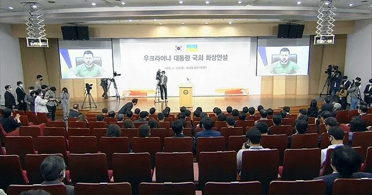 空席が目立ったゼレンスキー大統領の韓国国会での演説