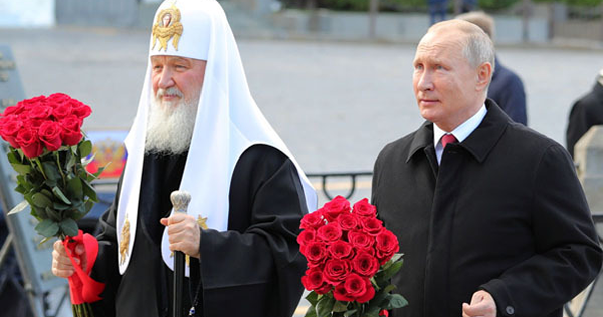 長くタッグを組んできたが…（ロシア正教トップのキリル1世総司教とプーチン大統領＝右）
