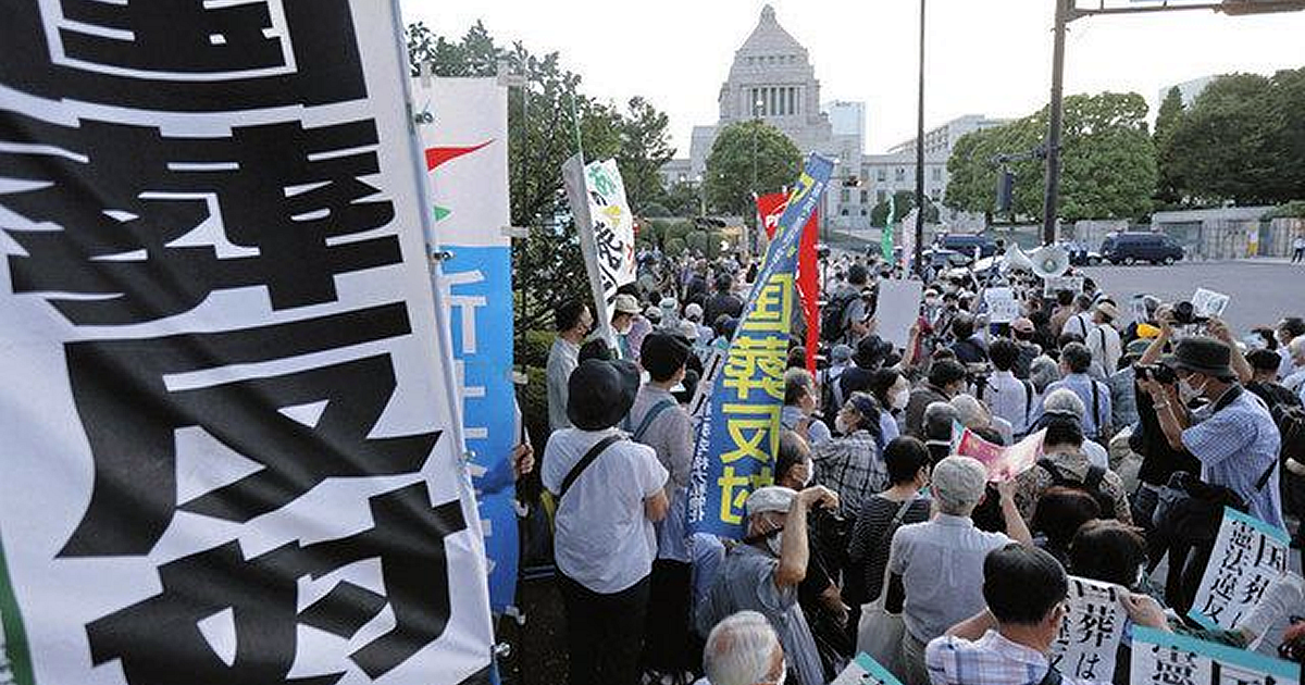 8月31日、国会前で安倍元首相の国葬反対を訴える参加者