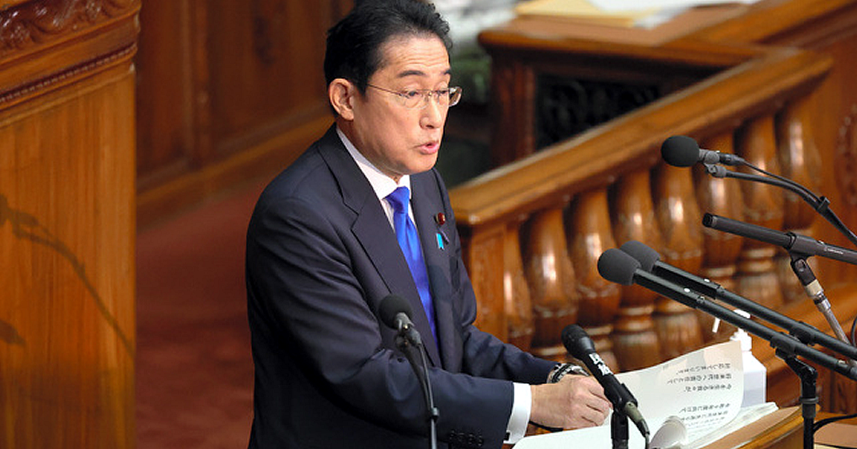 衆院本会議で施政方針演説をする岸田首相（23日）