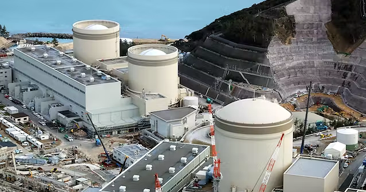 関西電力の美浜原子力発電所。右手前から3号機、2号機、1号機（福井県）
