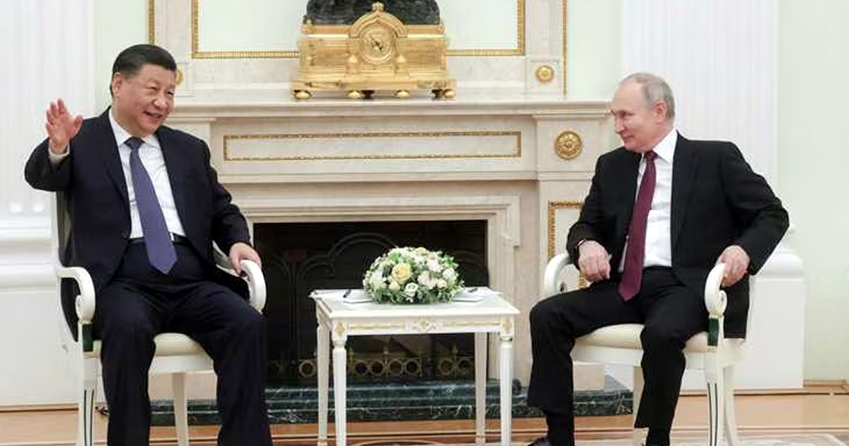 習主席（左）は、プーチン大統領のロシアを影響下に置く狙いなのか＝２０日、モスクワ・クレムリン