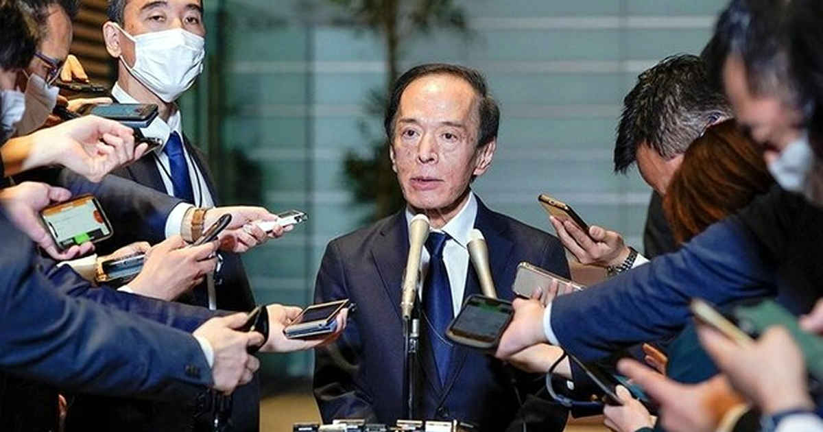 日本銀行の新総裁に就任した経済学者の植田和男氏。新体制発足の4月10日、首相公邸にて。