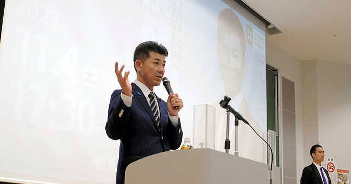 法政大学での講演で、学生の質問に答える立憲民主党の泉健太代表=2023年11月4日