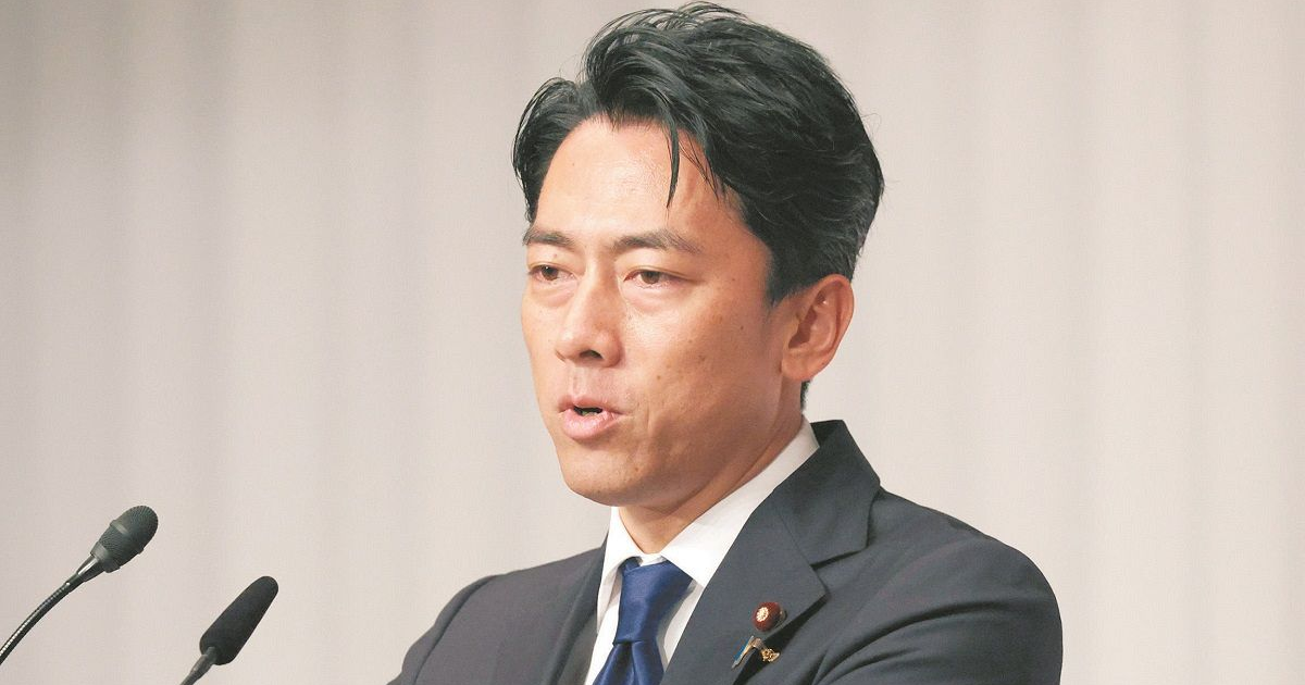 自民党総裁選の共同記者会見で質問に答える小泉進次郎元環境相