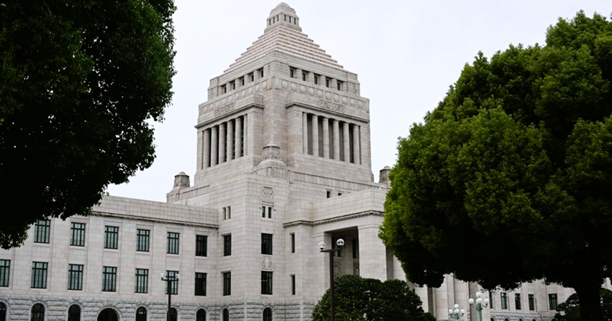 国会議事堂。左が衆議院