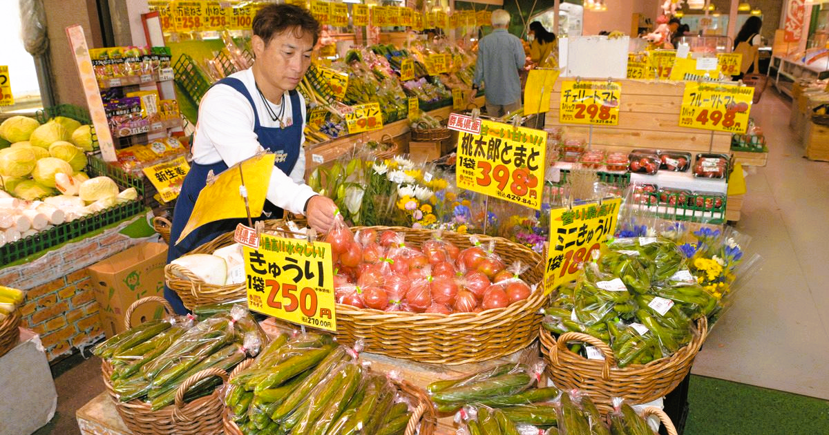 値上げが続く食品スーパー＝東京都練馬区